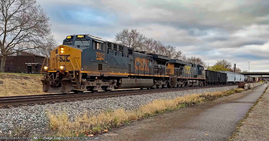 CSX 7021 leads the second B158.